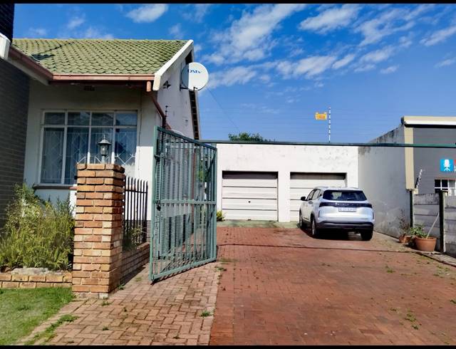 4 BEDROOM HOUSE FOR SALE IN KEMPTON PARK AH